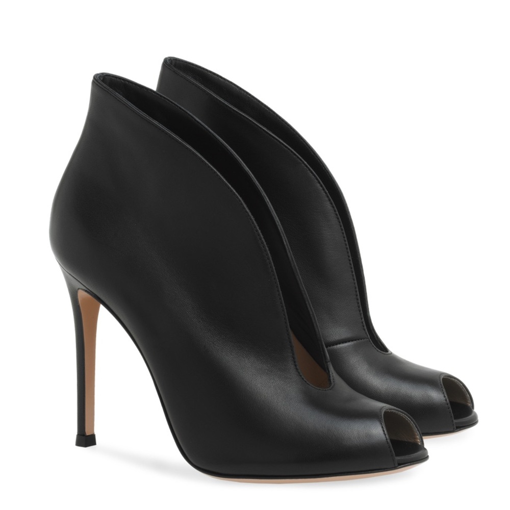 GIANVITO ROSSI VAMP PUMPS 105